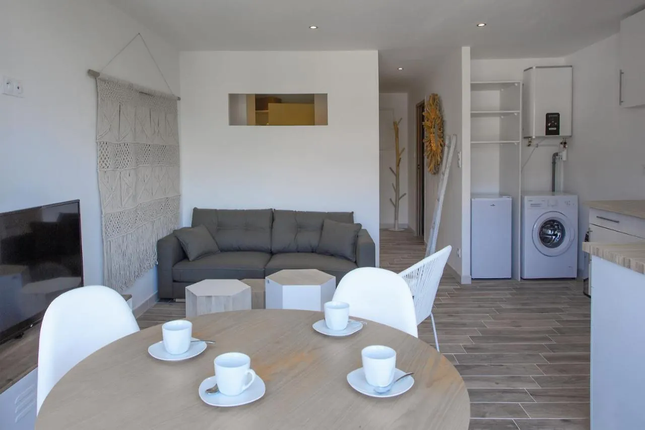 Appartement Joli T2 bord de mer tout équipé à Saint-Mandrier-sur-Mer 0*,  France