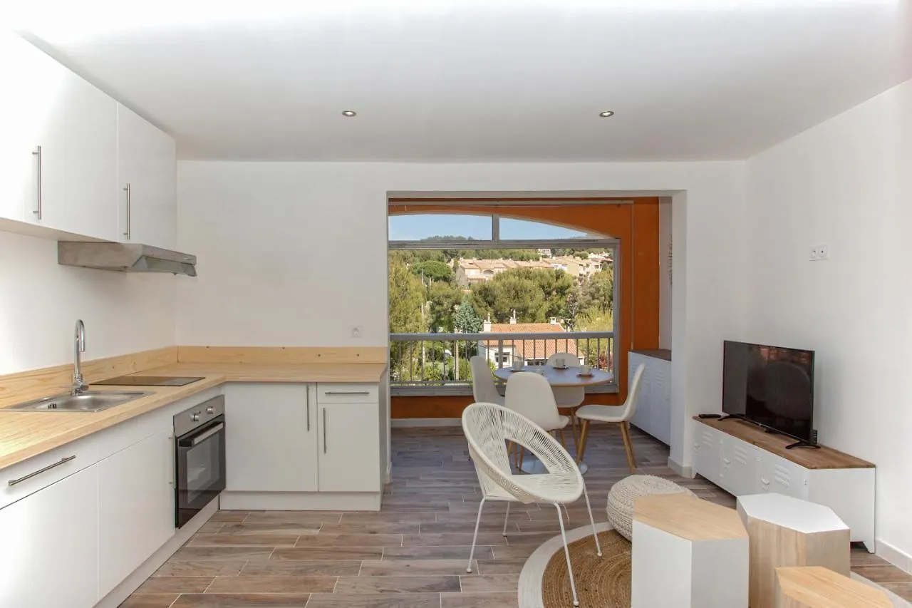 Appartement Joli T2 bord de mer tout équipé à Saint-Mandrier-sur-Mer 0*,